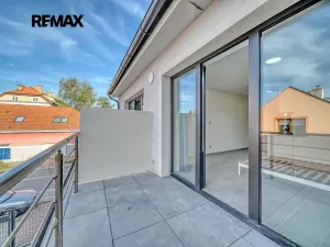 Pronájem bytu 1+kk, Velký Osek, Revoluční, 21 m2