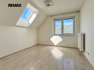 Pronájem bytu 3+kk, Praha - Cholupice, Podchýšská, 74 m2