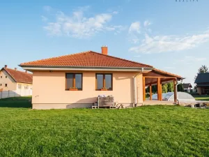 Prodej rodinného domu, Lišov - Velechvín, 135 m2