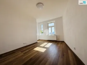 Pronájem bytu 1+1, Praha - Vršovice, Krymská, 37 m2