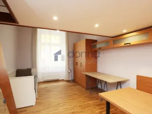 Pronájem bytu 1+kk, Praha, Jagellonská, 27 m2