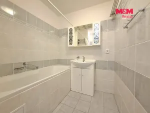 Pronájem bytu 4+1, Klášterec nad Ohří - Miřetice u Klášterce nad Ohří, 17. listopadu, 83 m2