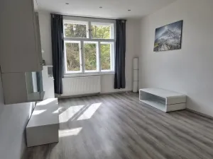 Pronájem bytu 2+1, Praha, Jaurisova, 59 m2