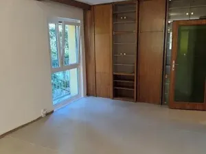 Prodej bytu 3+1, Praha - Kobylisy, Famfulíkova, 70 m2