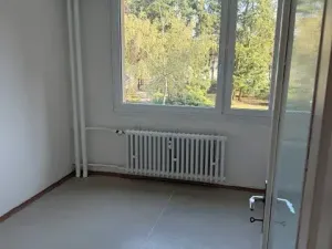 Prodej bytu 3+1, Praha - Kobylisy, Famfulíkova, 70 m2