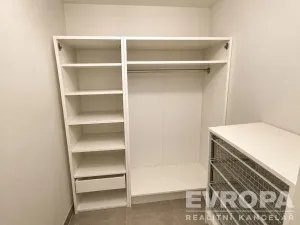 Prodej bytu 3+1, Praha - Střížkov, Harrachovská, 61 m2