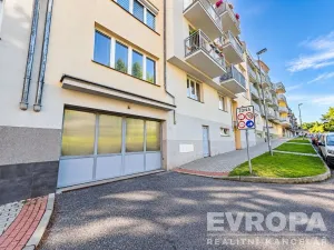 Prodej garážového stání, Praha - Kunratice, Merhoutova, 13 m2