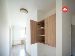 Pronájem bytu 2+1, Karlovy Vary, Krymská, 52 m2