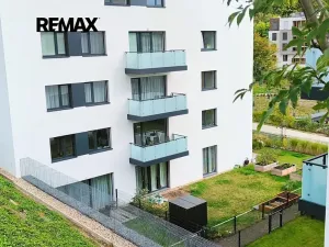 Pronájem bytu 1+kk, Praha - Smíchov, Podbělohorská, 39 m2