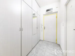 Prodej bytu 1+kk, Praha - Zbraslav, Spojařů, 32 m2