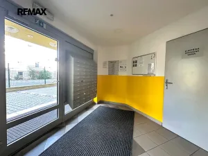 Pronájem bytu 2+kk, Praha - Vysočany, Na Harfě, 81 m2