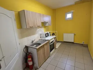 Pronájem obchodního prostoru, Pardubice, Habřinská, 92 m2