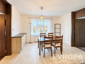 Pronájem bytu 2+1, Praha - Bubeneč, Lotyšská, 58 m2