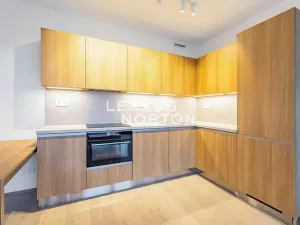 Pronájem bytu 1+kk, Praha - Smíchov, Šiklové, 38 m2