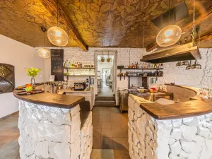 Pronájem restaurace, Praha - Bubeneč, Čs. armády, 133 m2