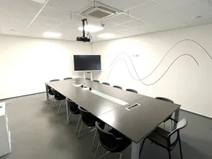 Pronájem kanceláře, Praha - Holešovice, Dělnická, 1252 m2