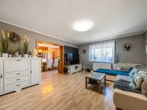Prodej bytu 3+1, Ostrov, Nádražní, 89 m2