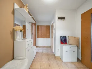 Prodej bytu 3+1, Ostrov, Nádražní, 89 m2