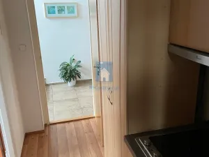 Pronájem bytu 2+kk, Praha, Hostavická, 30 m2