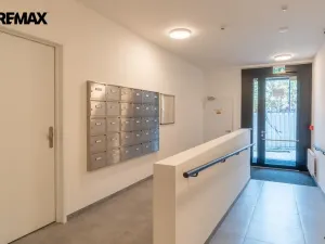 Pronájem bytu 1+kk, Praha - Žižkov, Kaplířova, 39 m2