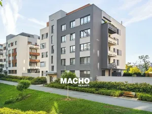 Pronájem garážového stání, Praha, Krnkova, 18 m2