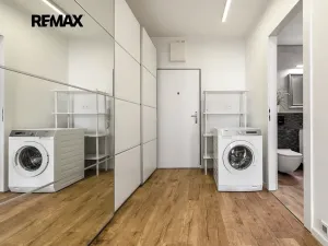 Pronájem bytu 2+kk, Praha - Vysočany, Pod Harfou, 55 m2