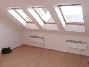 Pronájem bytu 1+kk, Praha - Vršovice, Tolstého, 31 m2