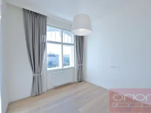 Pronájem bytu 3+1, Praha - Vinohrady, náměstí Jiřího z Poděbrad, 137 m2