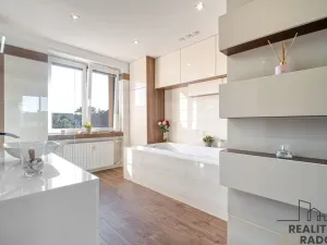 Prodej bytu 2+kk, Ostrava, Vrázova, 79 m2