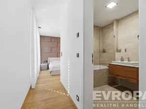 Pronájem bytu 2+kk, Praha - Břevnov, U Petřin, 88 m2