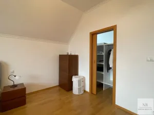 Pronájem rodinného domu, Kolová, 372 m2