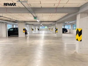 Pronájem garážového stání, Hradec Králové - Nový Hradec Králové, Pod Zámečkem, 15 m2