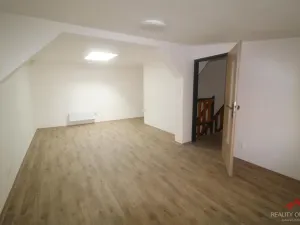 Pronájem bytu 2+1, Děčín - Děčín IV-Podmokly, Mírové nám., 79 m2
