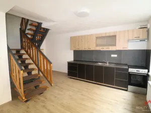 Pronájem bytu 2+1, Děčín - Děčín IV-Podmokly, Mírové nám., 79 m2