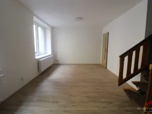 Pronájem bytu 2+1, Děčín - Děčín IV-Podmokly, Mírové nám., 79 m2