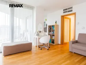 Pronájem bytu 1+kk, Praha - Žižkov, Ke kapslovně, 38 m2