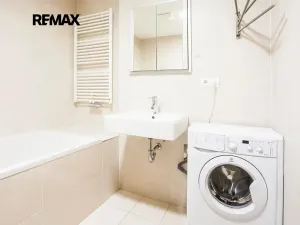 Pronájem bytu 1+kk, Praha - Žižkov, Ke kapslovně, 38 m2