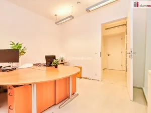 Pronájem kanceláře, Praha - Nové Město, V jirchářích, 284 m2