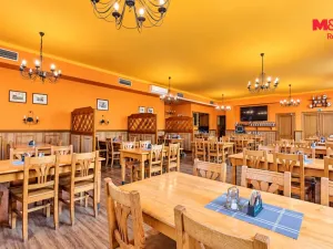Pronájem restaurace, Praha - Krč, Pacovská, 324 m2