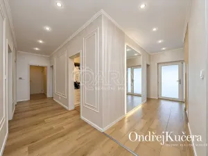 Prodej rodinného domu, Jeviněves, 200 m2