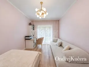 Prodej rodinného domu, Jeviněves, 200 m2