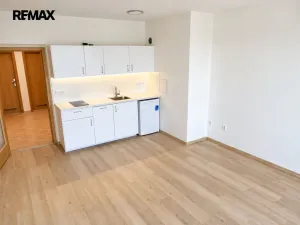 Pronájem bytu 1+kk, Praha - Strašnice, Názovská, 36 m2