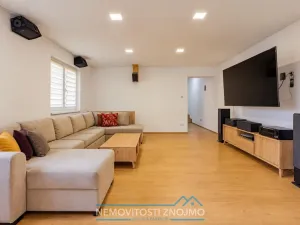 Prodej rodinného domu, Chvalovice, 220 m2