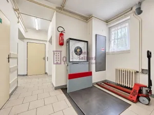 Pronájem obchodního prostoru, Studená, nám. Sv. J. Nepomuckého, 520 m2