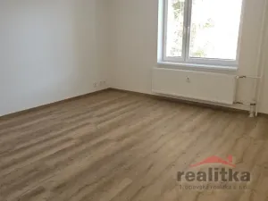 Pronájem bytu 1+1, Opava, U Střelnice, 36 m2