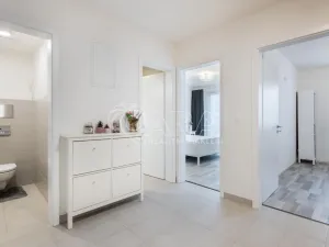 Pronájem bytu 3+kk, Praha - Vysočany, Strnadových, 83 m2