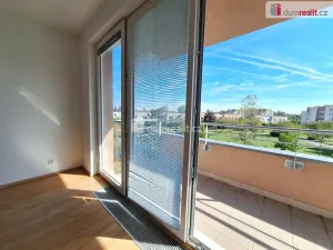 Pronájem bytu 2+kk, Praha, Hlučkova, 63 m2
