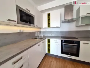Pronájem bytu 2+kk, Praha, Hlučkova, 63 m2