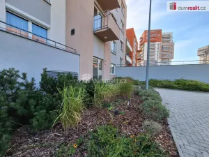 Pronájem bytu 2+kk, Praha, Hlučkova, 63 m2