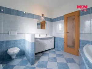 Prodej rodinného domu, Dynín, 330 m2